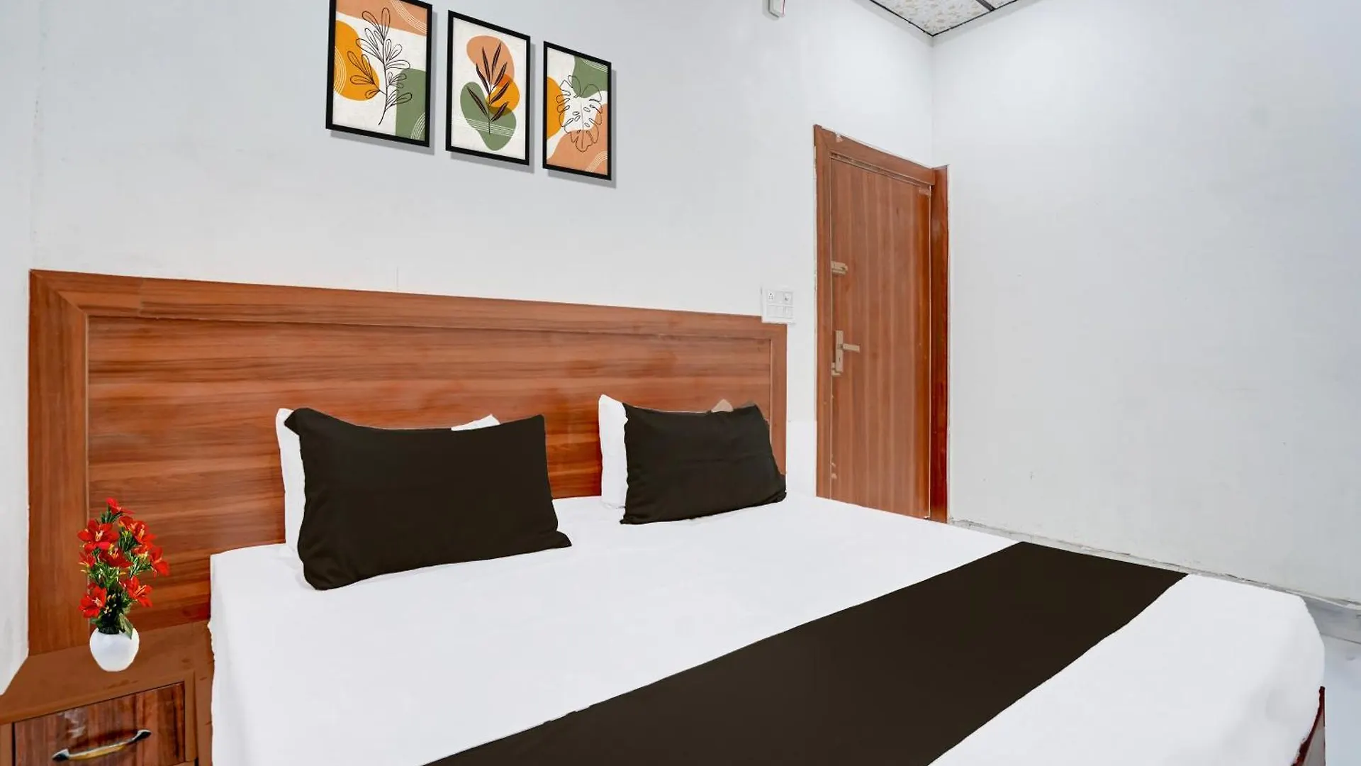 Super Hotel O Sikandra Near Akbar Tomb Agra  3*, Agra (Uttar Pradesh)